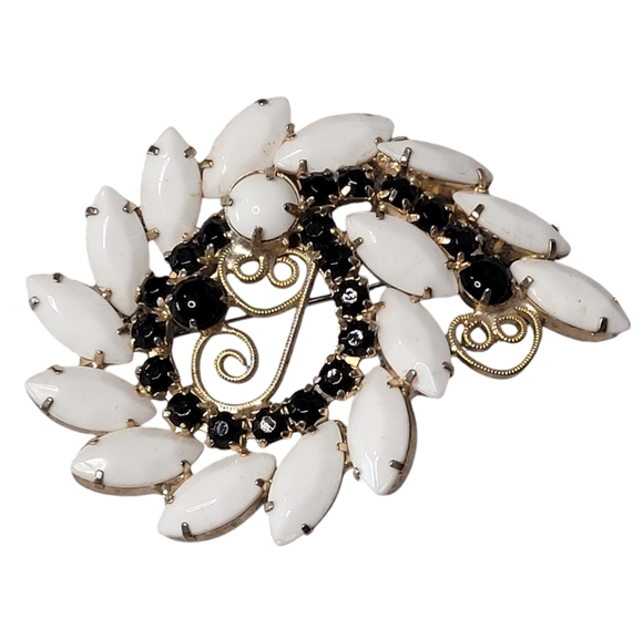 Vintage Black White Pin Brooch - Picture 3 of 8
